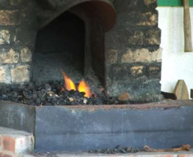 Węgiel daje naprawdę przyjemne ciepło, którym ogrzać możemy cały dom