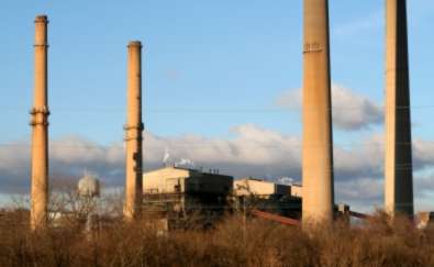 Węglem można ogrzewać duże fabryki.